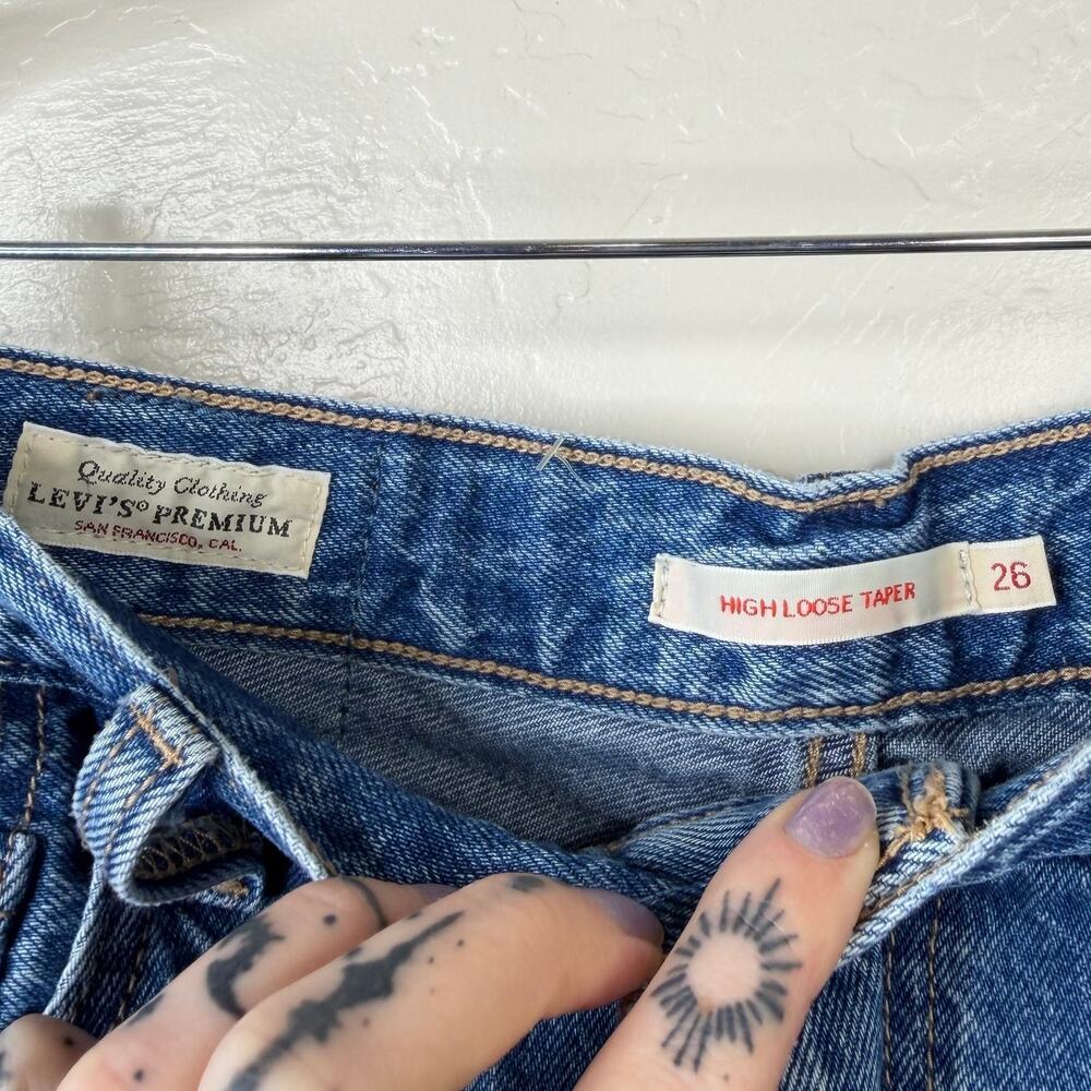 Levi's Medium Wash '90s Style High Loose Tapered Leg Relaxed Jeans Size 26 - Picture 9 of 11